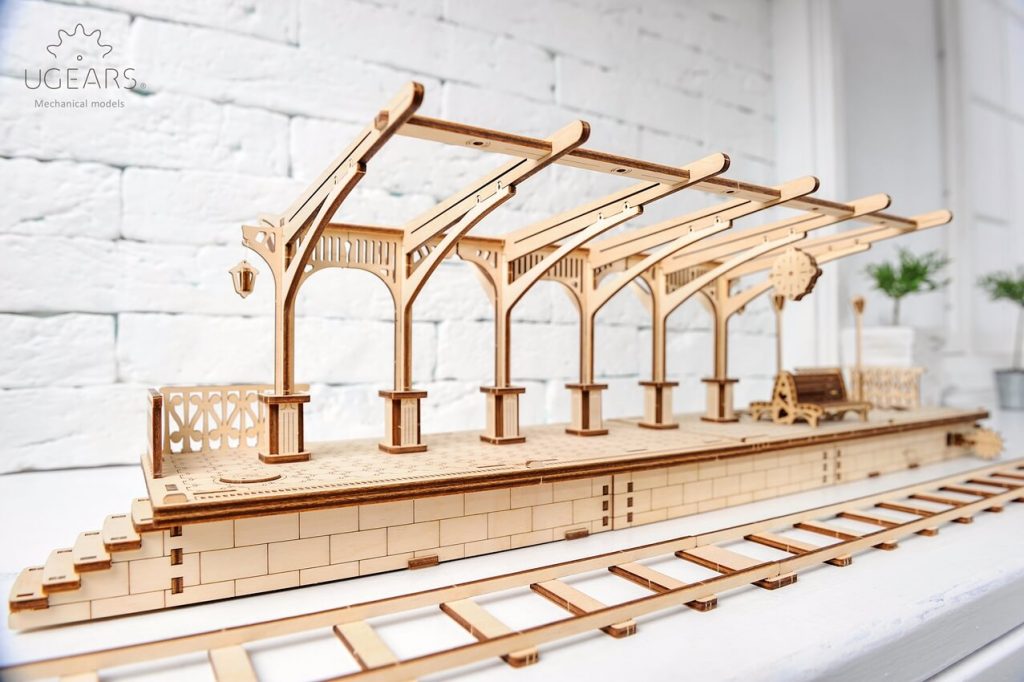 UGEARS RAILWAY PLATFORM